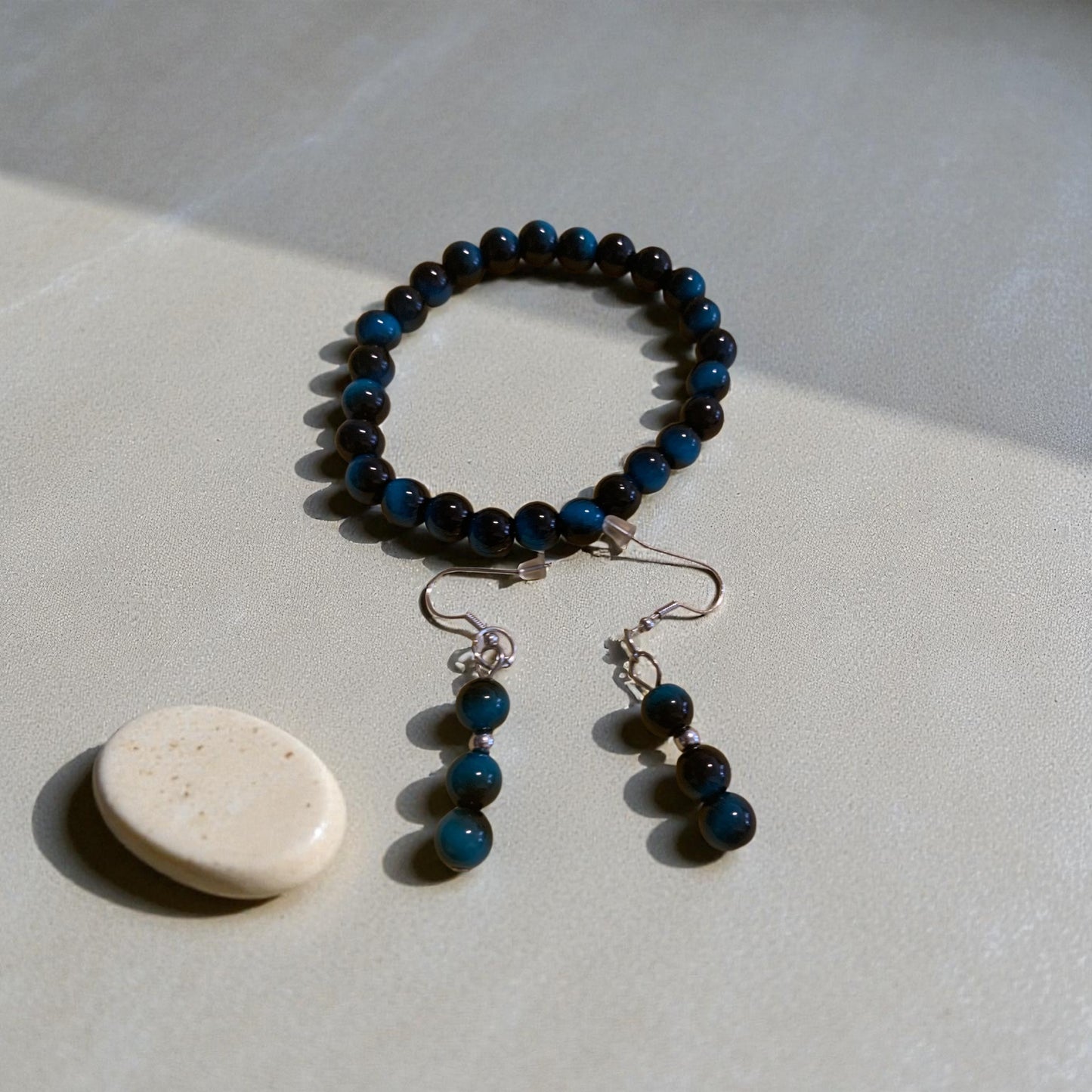 Earrings and bracelets set